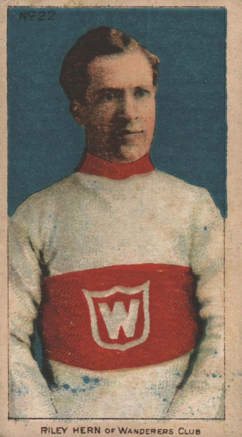 Riley Hern’s 1910–11 C56 #22 front: printed number above his Montreal Wanderers portrait.